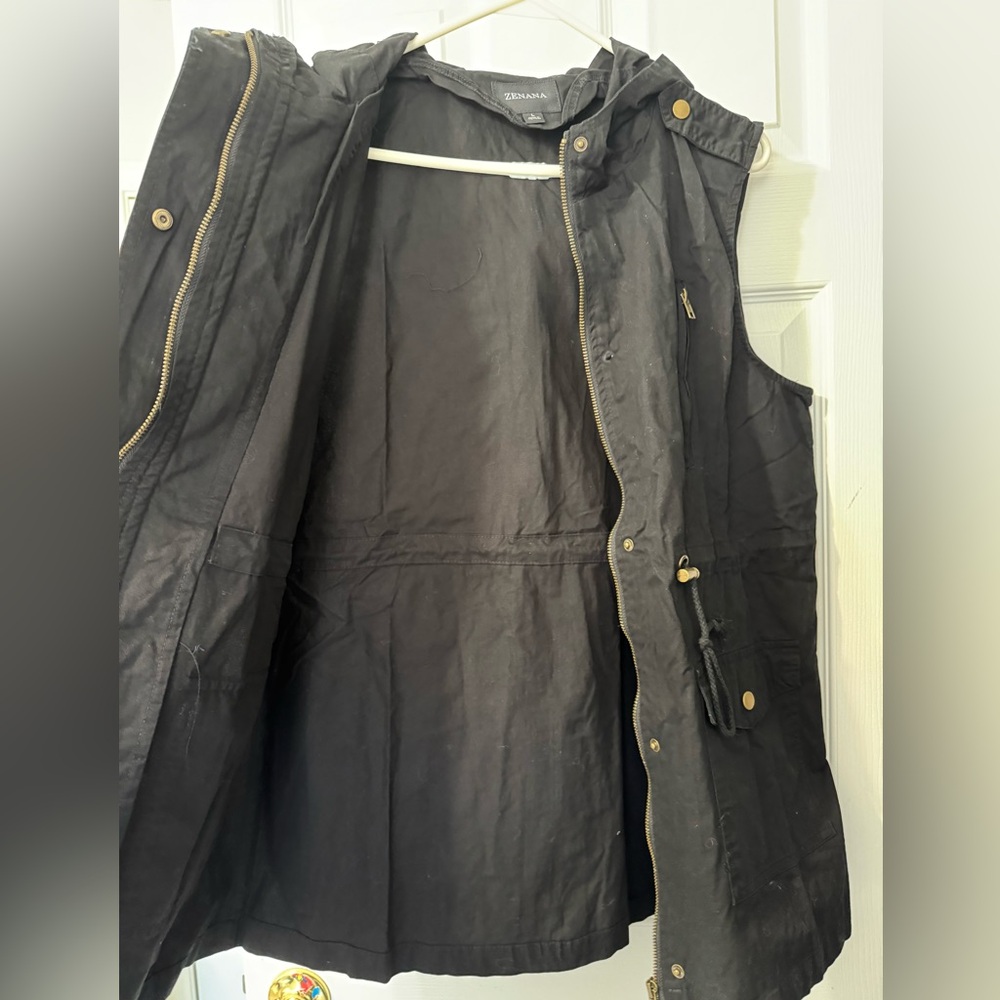 Zenana Outfitters Black Hooded Vest - READ FULL DESCRIPTION - Picture 8 of 9
